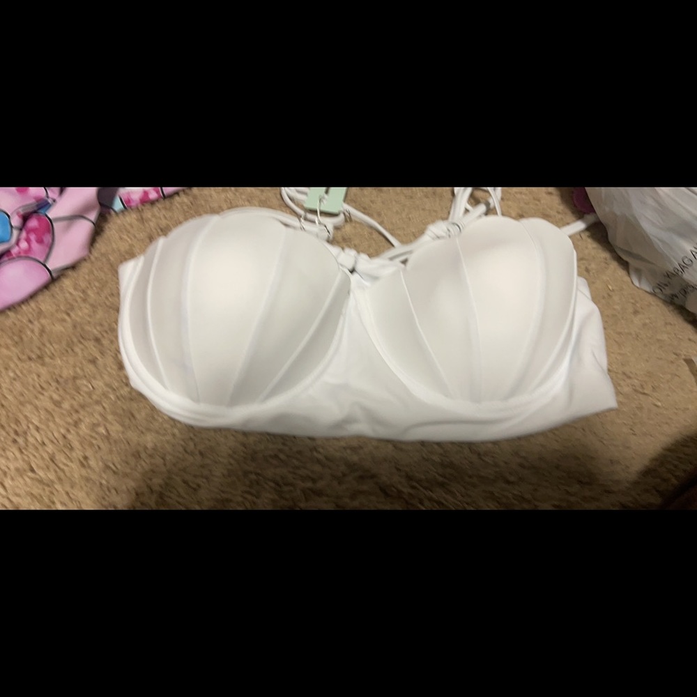 Bathing suits - Picture 4 of 4